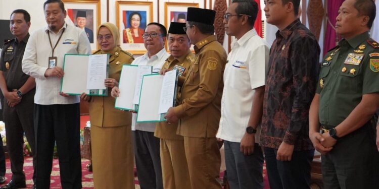 Gubernur Jambi Serahkan DIPA dan Buku Alokasi TKD 2025 secara Digital