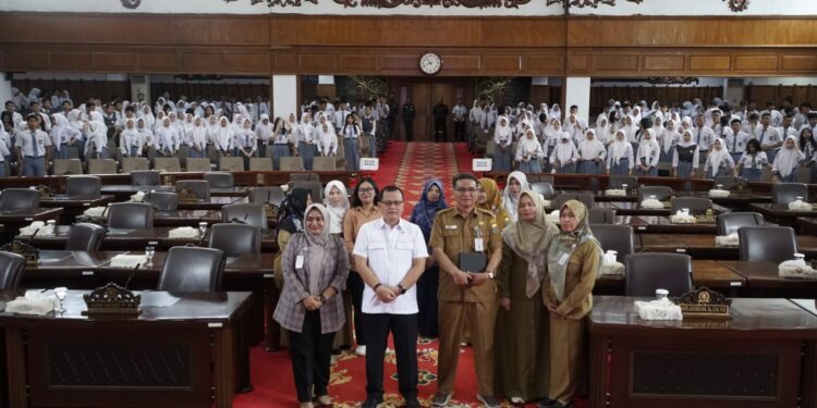 DPRD Provinsi Jambi Edukasi Pelajar SMA Negeri 4 Tentang Peran dan Tugas Legislatif