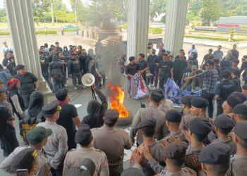 Aksi Mahasiswa di Gedung DPRD Jambi Sempat Ricuh, Kapolresta: Kita Selidiki Penyusup