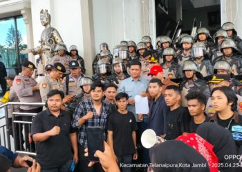 Ketua DPRD Provinsi Jambi M. Hafiz Fattah Gerak Cepat Sambut Aksi Mahasiswa di Gedung DPRD