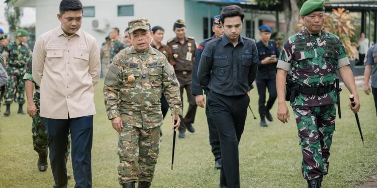 Ketua DPRD Jambi Dampingi Gubernur Lepas 450 Prajurit Yonif 142/KJ ke Papua